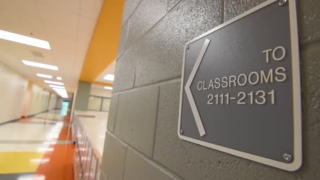 firmar en la escuela de qué salón de clases entrar