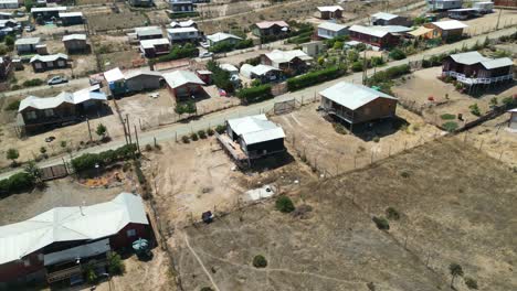 casas de madera en la región metropolitana, país de chile