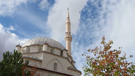 turkey in the neighborhood of a neighborhood mosque, minaret and long-domed mosque,