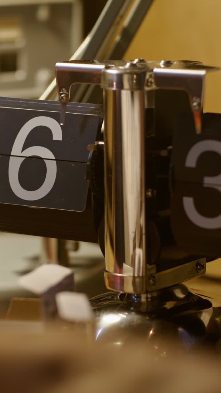 Flip Clock Showing 6 PM