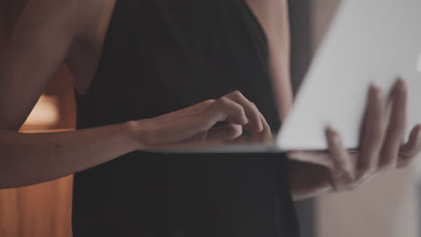 Woman-working-remotely-on-the-go-closeup