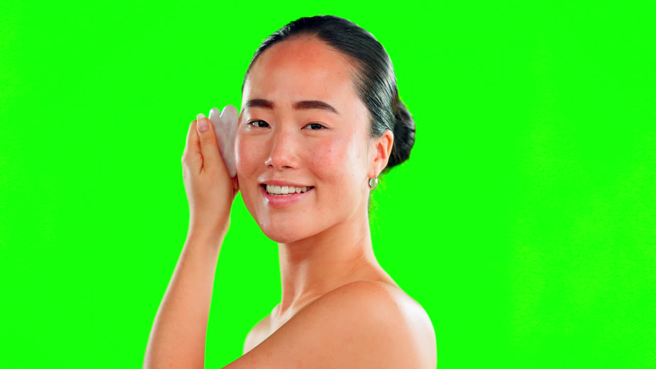 얼굴 미소, 피부 관리 및 돌을 가진 아시아 여성