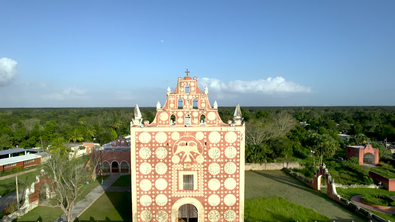 vista de la iglesia de uayma en yucatan mexico