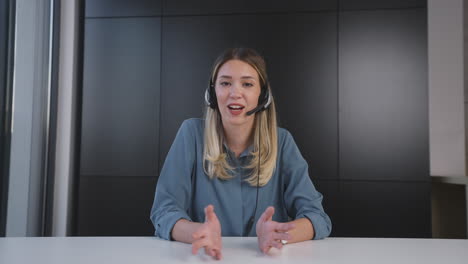 mulher em chamada de vídeo