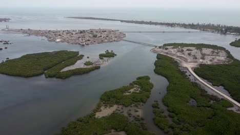 isla de fadiouth, joal, senegal - disparo de un avión no tripulado