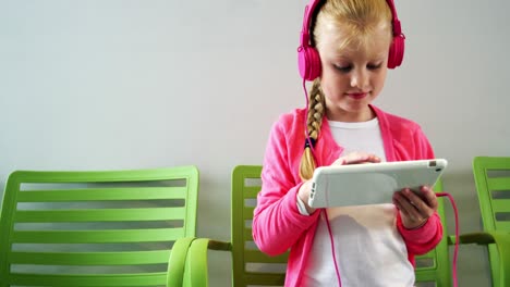 Girl-listening-to-music-from-digital-tablet