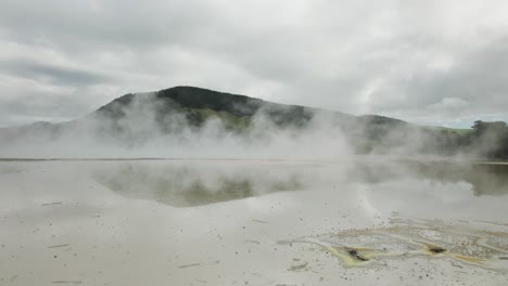 Actividad-Geológica-Paisaje-Volcánico,-Piscina-Caliente