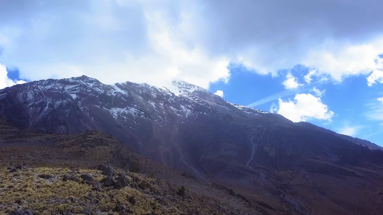 vista del pico de orizaba, uno de los últimos glaciares en méxico