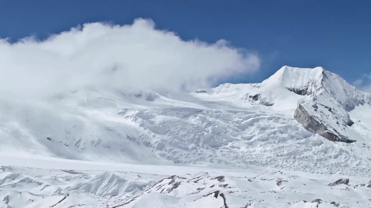 초오유 주변 산