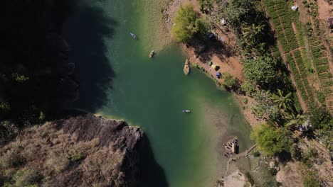 Vista-Aérea-Exótica,-Ubicación-Turística-Del-Valle-De-Oyo-Kedung-Jati-Canotaje-En-El-Río-Oyo,-Bantul-Indonesia