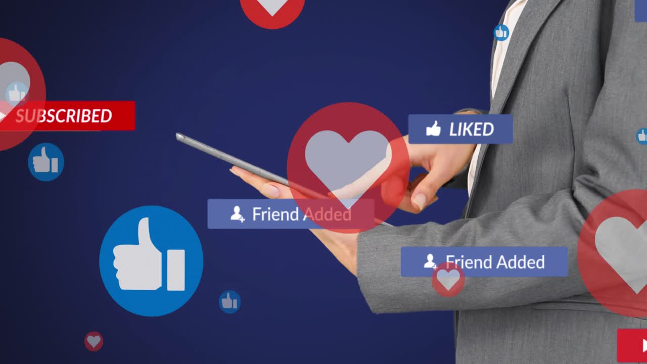 태블릿을 사용하는 사람 위에 디지털 아이콘을 가진 배너에 대한 소셜 미디어 텍스트의 애니메이션