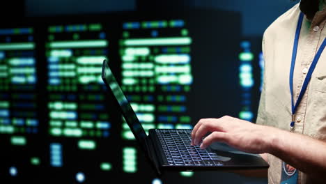desarrollador que realiza el mantenimiento del sistema de servidor