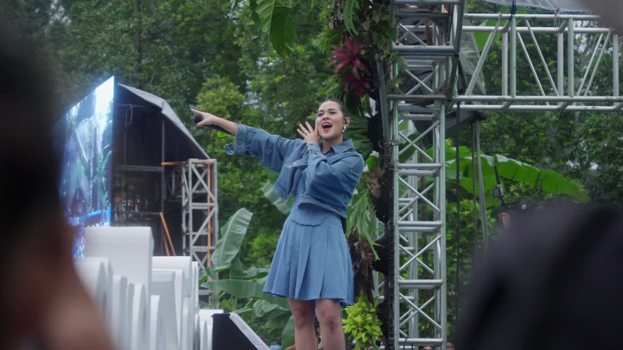 Singer is captivating audience with their performance at Bogor Botanical Gardens sunset concert