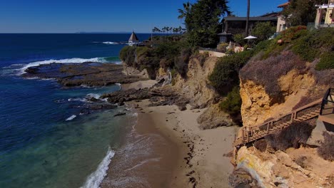Aerial-view-of-cliff-side-housing-and-deck-along-the-Pacific-Ocean-in-Laguna-Beach,-California