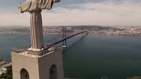 Extracción-Cinematográfica-Del-Icónico-Santuario-De-Cristo-Rey,-Monumento-Situado-En-Almada