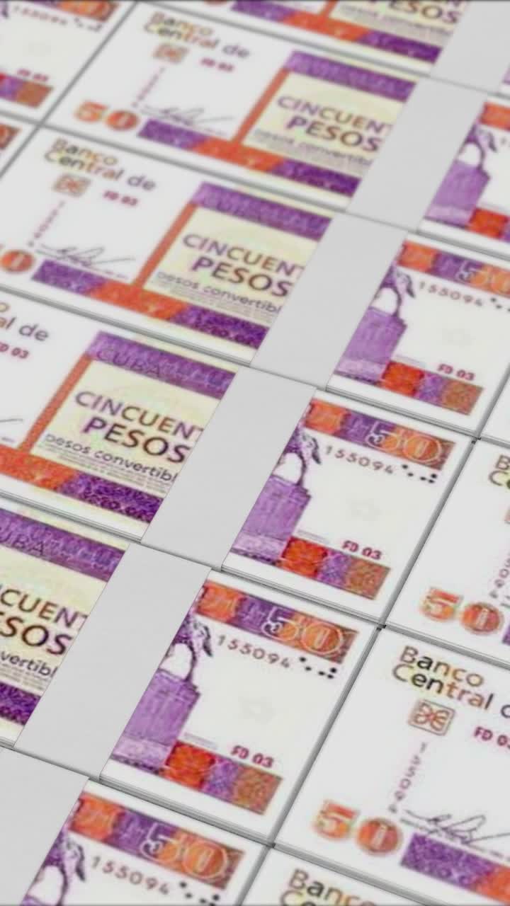 video vertical de billetes de 50 pesos cubanos impresos por una prensa de dinero