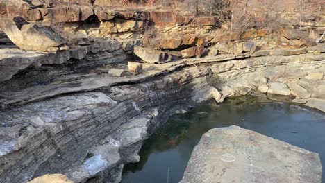 Wasteland-Canyon-Teich-Im-Ländlichen-Oklahoma