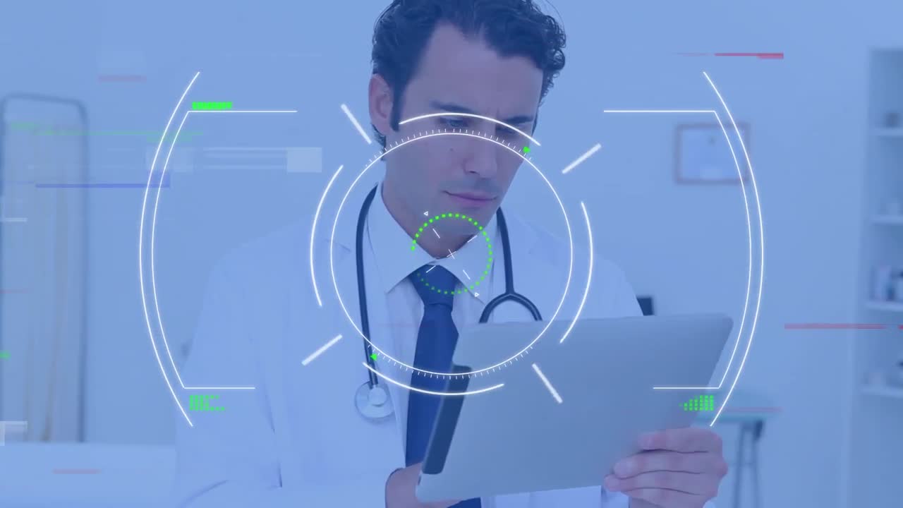 animación del alcance con el procesamiento de datos sobre el médico masculino caucásico que usa una tableta