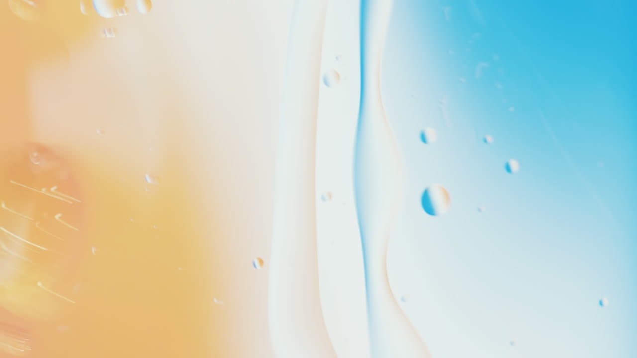 복사 공간과 함께 노란색과 파란색 배경에 움직이는 거품의 애니메이션