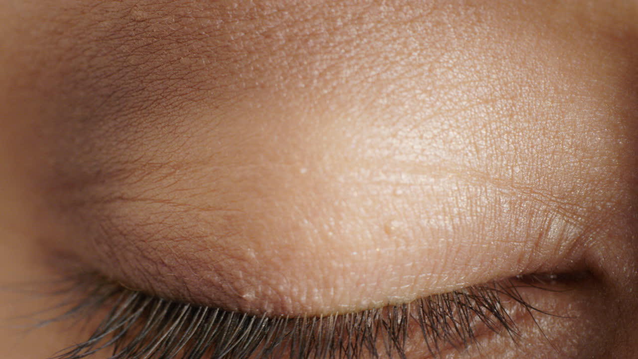 클로즈업 매크로 블루 아이오닝 아름다운 아이리스 자연 인간 아름다움 건강한 시력 개념