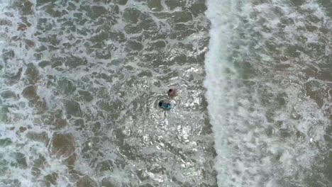 body surf para niños en ventura, california beach