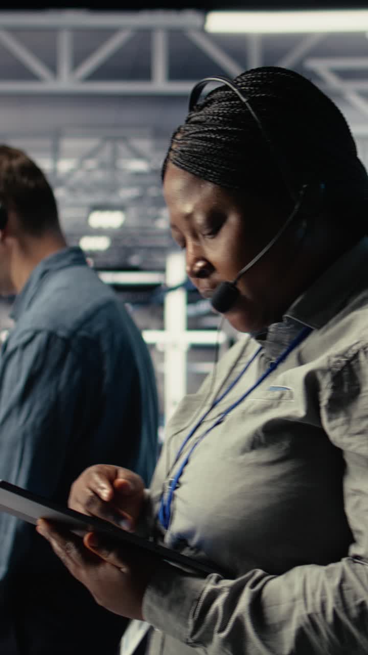 Vertical Video Data Center Colleagues Using Artificial Intelligence To Help Customers