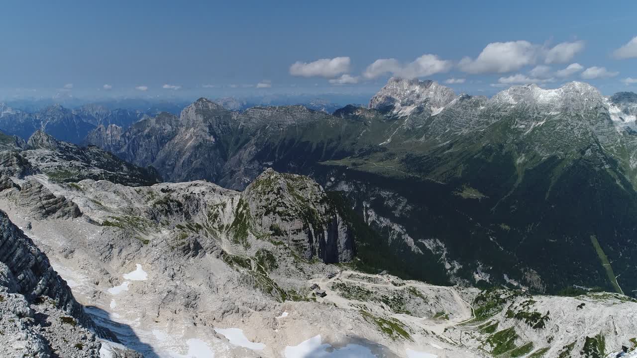슬로베니아의 넓은 고산 풍경의 공중 드론 샷, 4k uhd