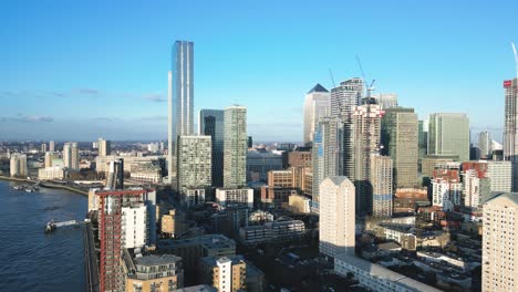 Drone-view-over-River-Thames-of-skyscrapers-in-London-CBD,-Canary-Wharf