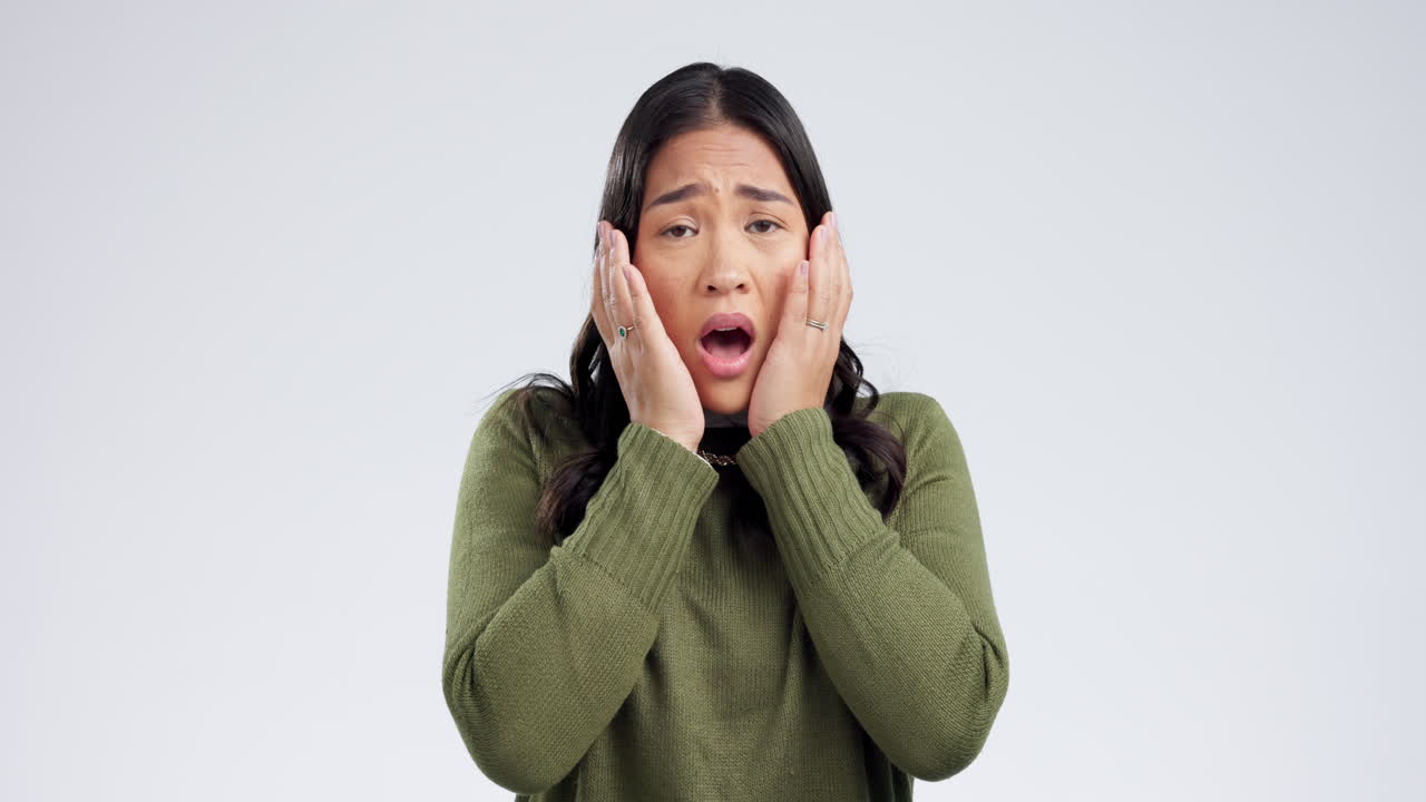 wtf, 와우 그리고 스튜디오에서 여자 얼굴에 손을