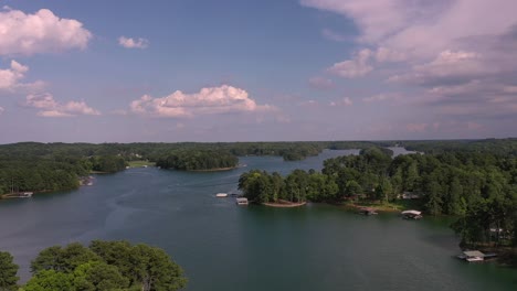 Hermoso-Día-En-El-Lago-Lanier-En-Cumming-Georgia