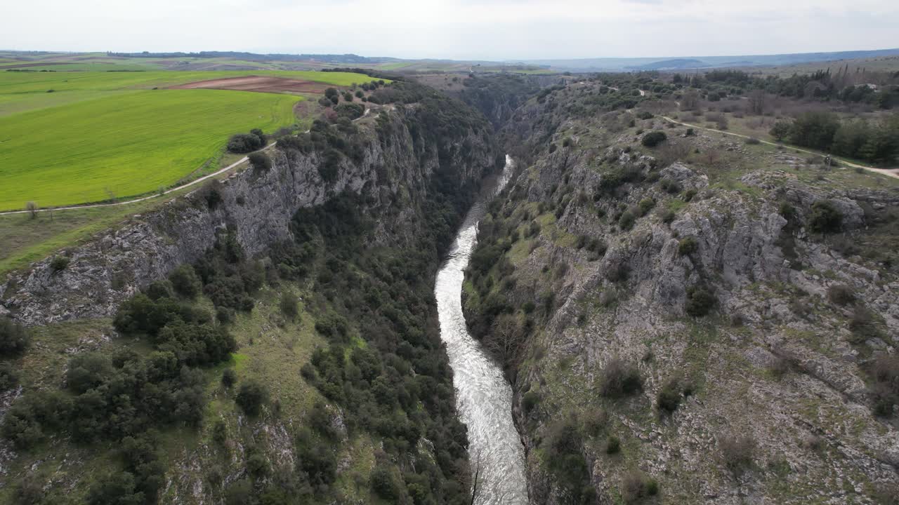 Gola di Aggitis nella Regione di Serres, Grecia, Ripresa aerea in dolly