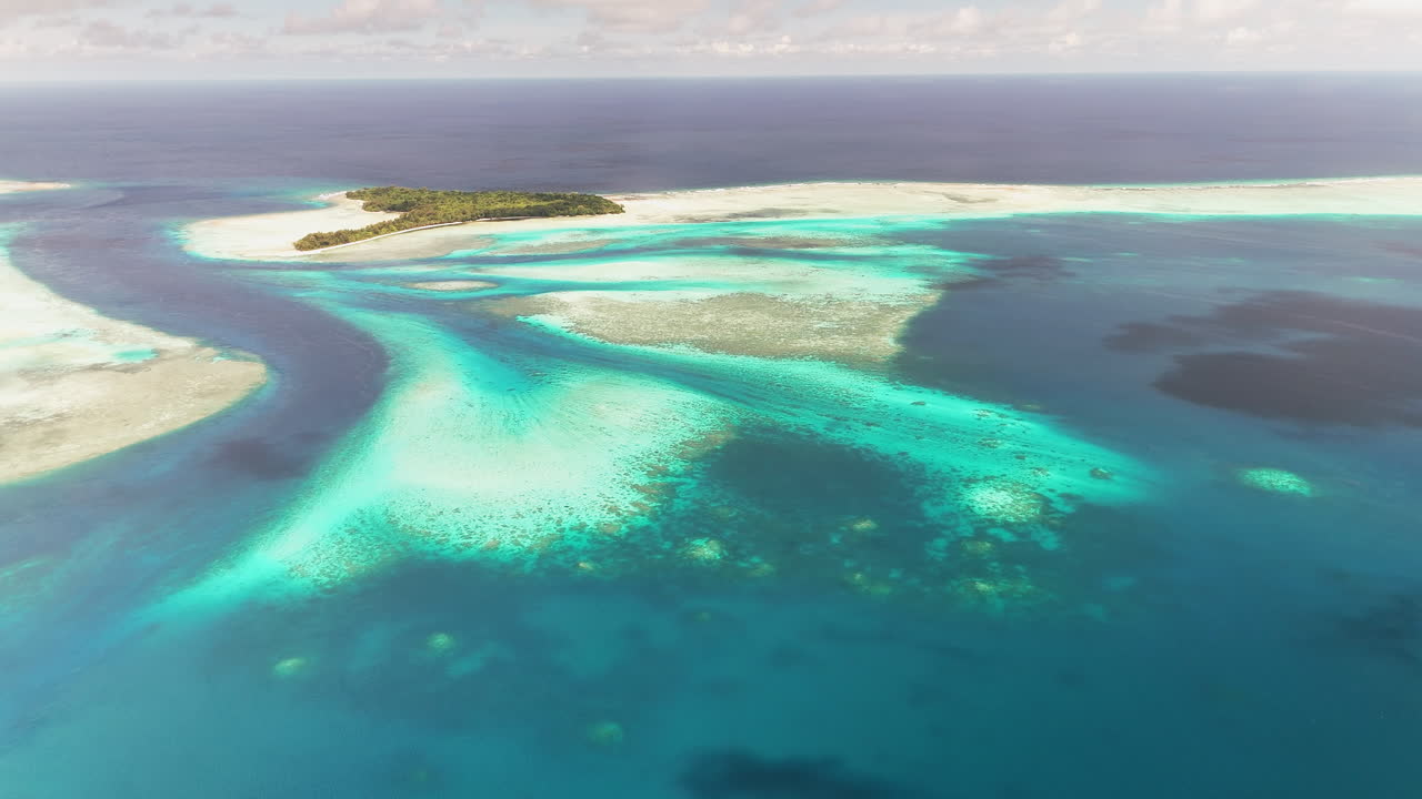High-quality drone shot orbiting to expose the radiant blue waters and wild island landscapes within Palau’s archipelago