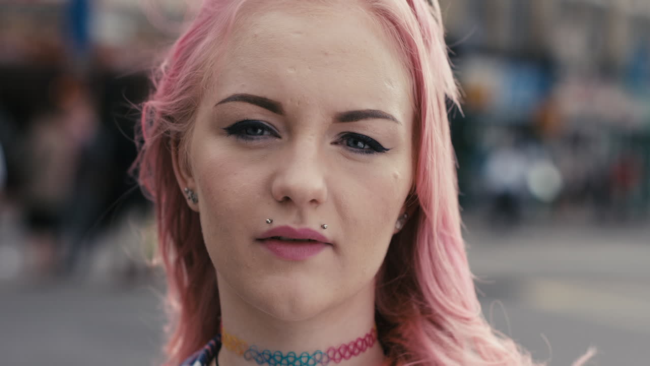 저는 다른 편에서 삶을 살고 있습니다.