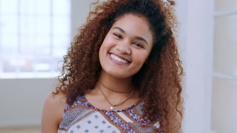 Woman,-face-or-curly-hair-in-fashion-school