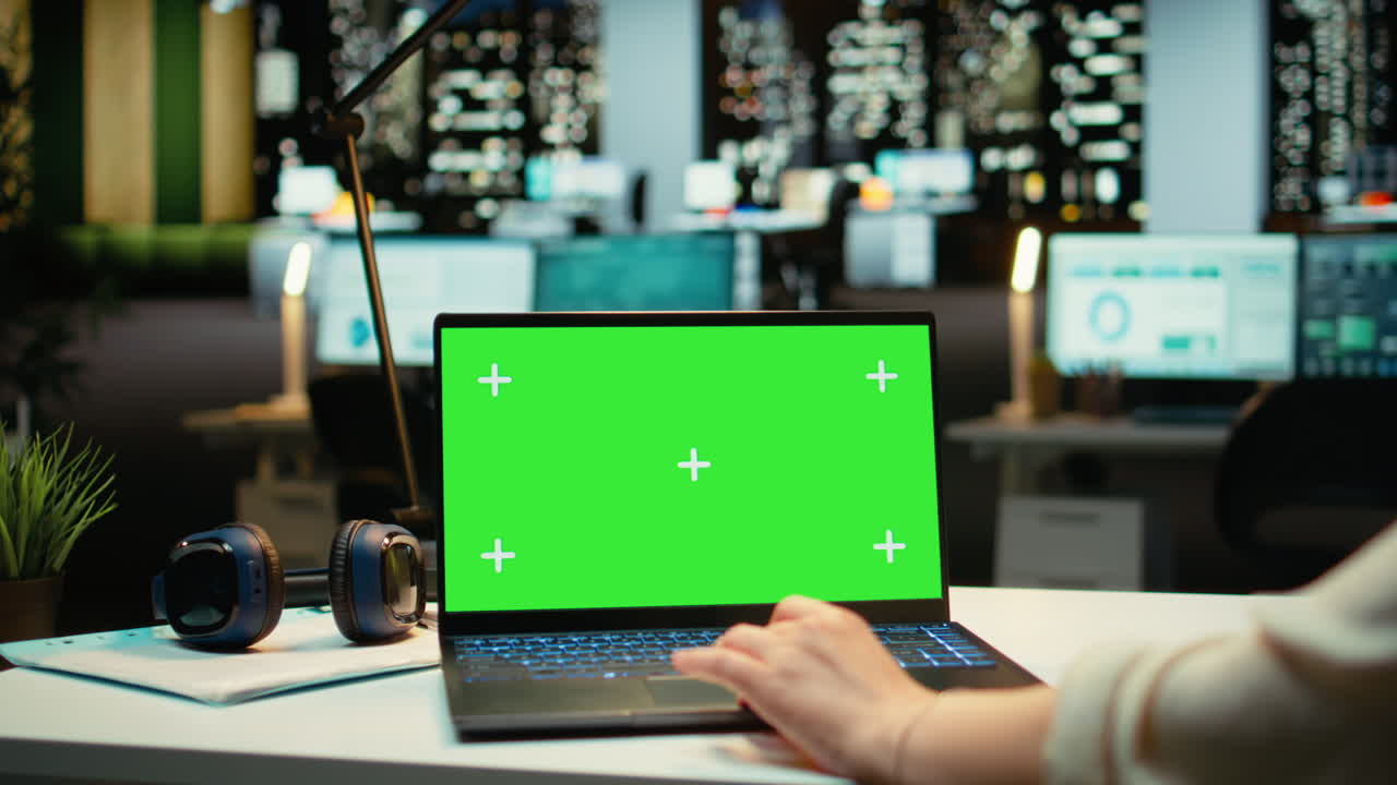 Female analyst uses green screen on laptop and planning new tasks