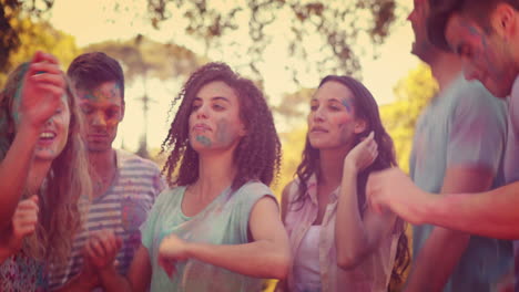 Happy-friends-covered-with-powder-paint-in-the-park