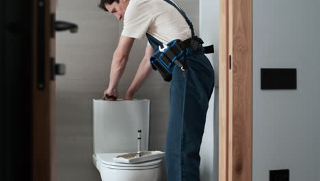 Plumber-fixing-toilet