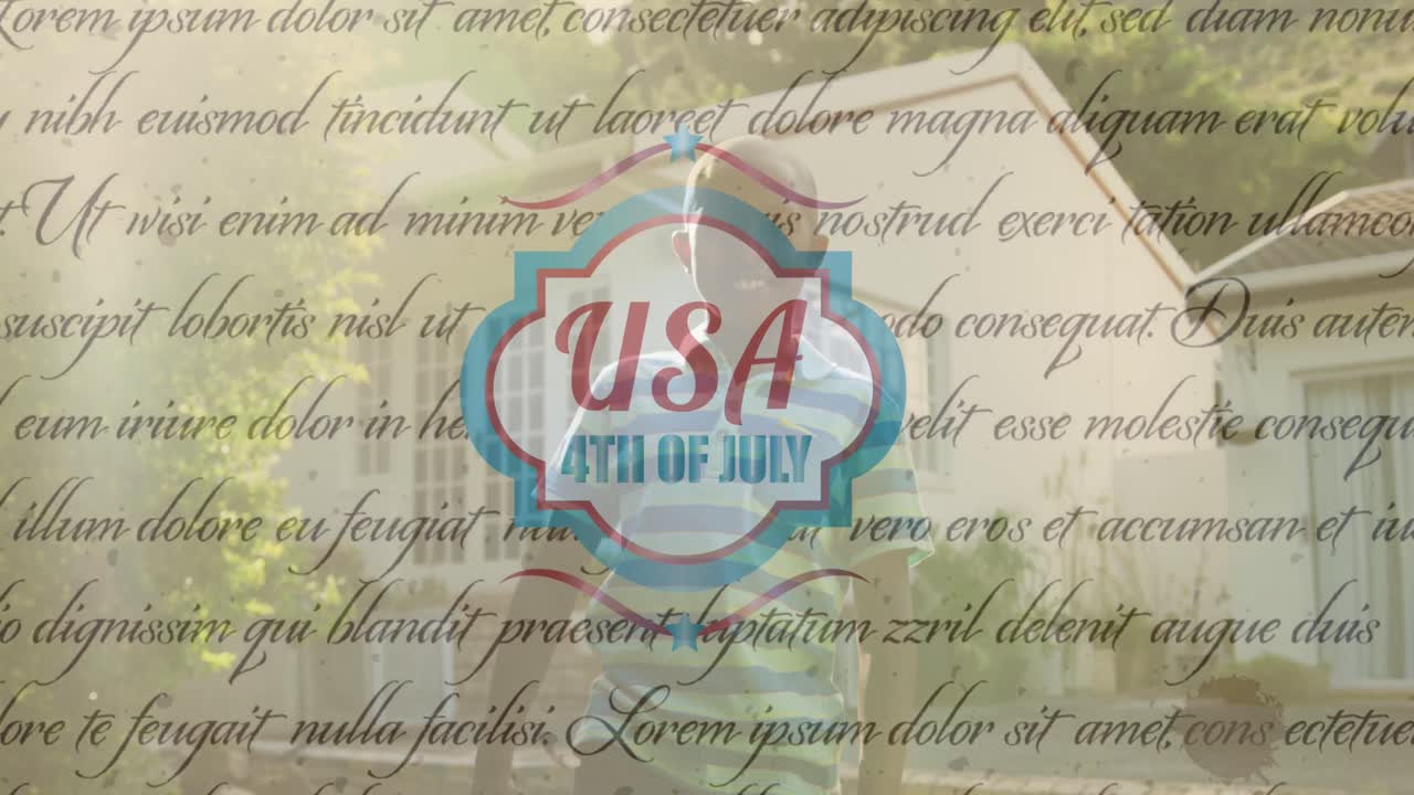 bandera de texto del día de la independencia y texto de la constitución contra el retrato de un niño afroamericano sonriendo