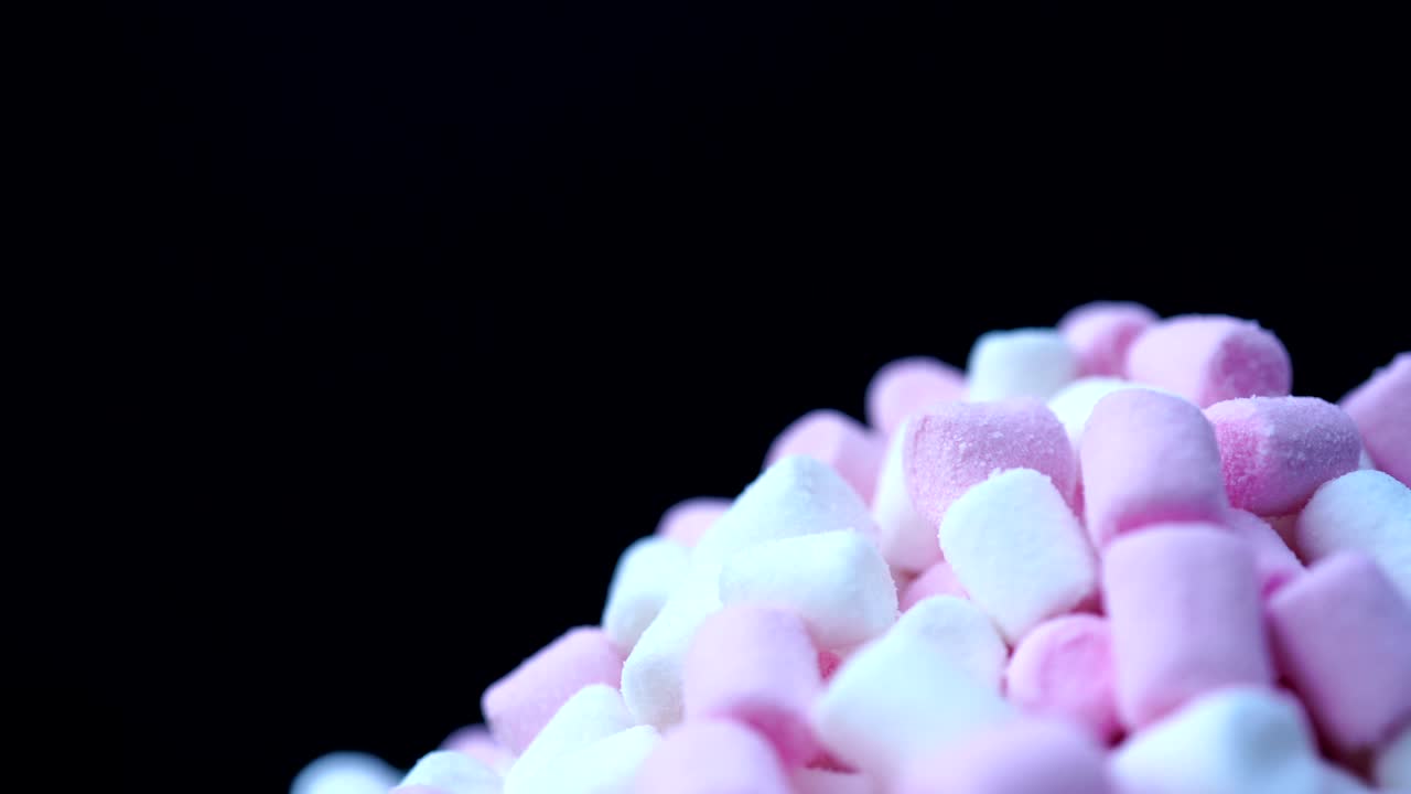 marshmallow rosado y dulce blanco girar el fondo