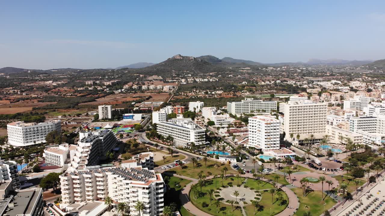 vista aérea de cala mellor, frente a la playa de la isla de mallorca, españa