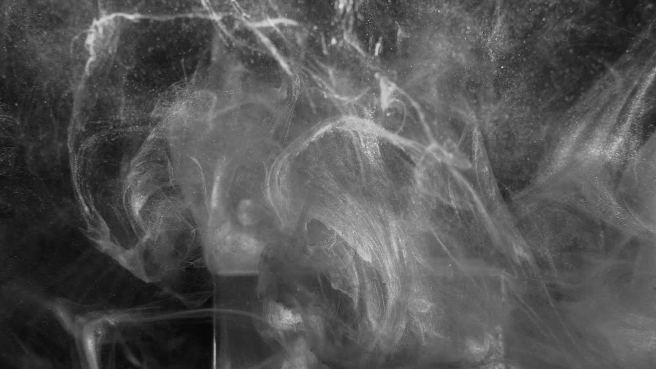 증기 흐름 하 반이는 파우더 연기가 떠다니는 큐브