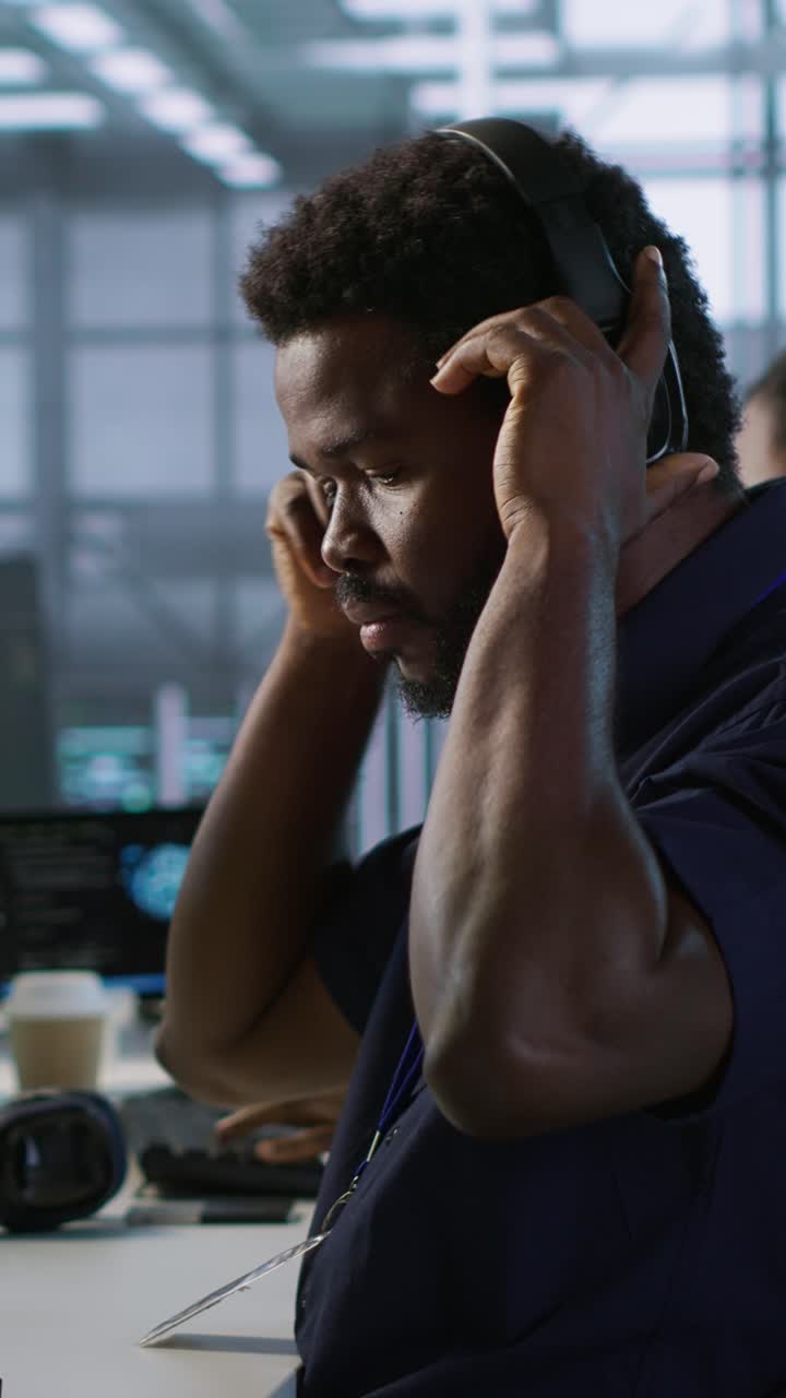 Vertical video Neural networks specialist in data center monitoring performance