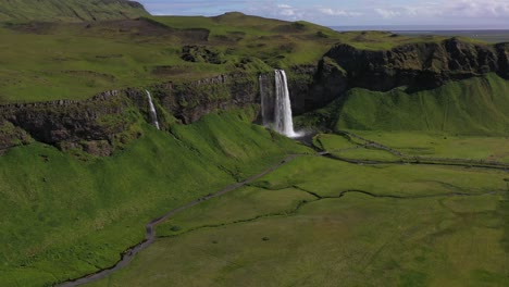 Vídeo-Aéreo-4k-De-Abejón-De-La-Cascada-De-Seljalandsfoss