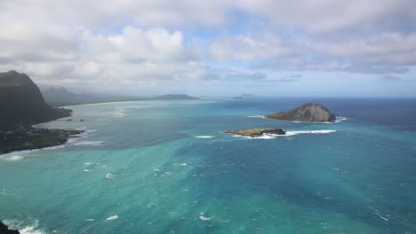 山の頂上からの海の景色