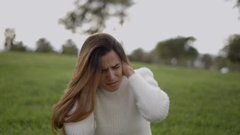 woman experiencing discomfort outdoors