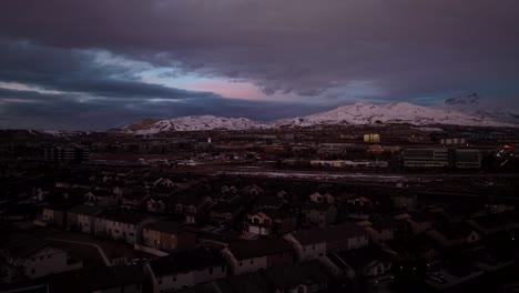 Aerial-push-in-view-of-Silicon-Slopes-in-Lehi,-Utah-at-twilight