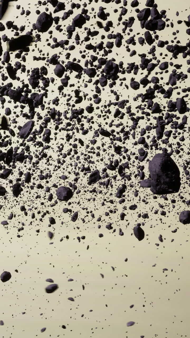 Rocce fluttuanti danzano in uno spazio surreale sopra una terra soffice e sabbiosa.