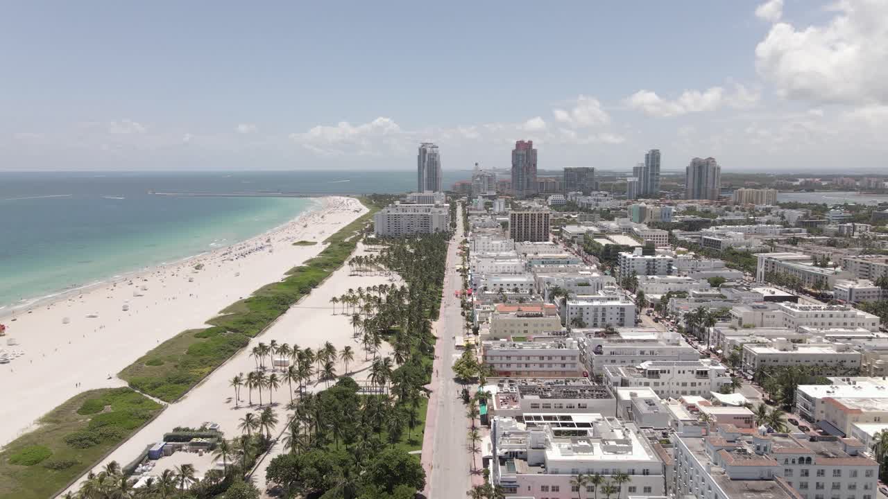 Sorvolo aereo di South Beach Miami sulla sezione deserta di Muscle Beach