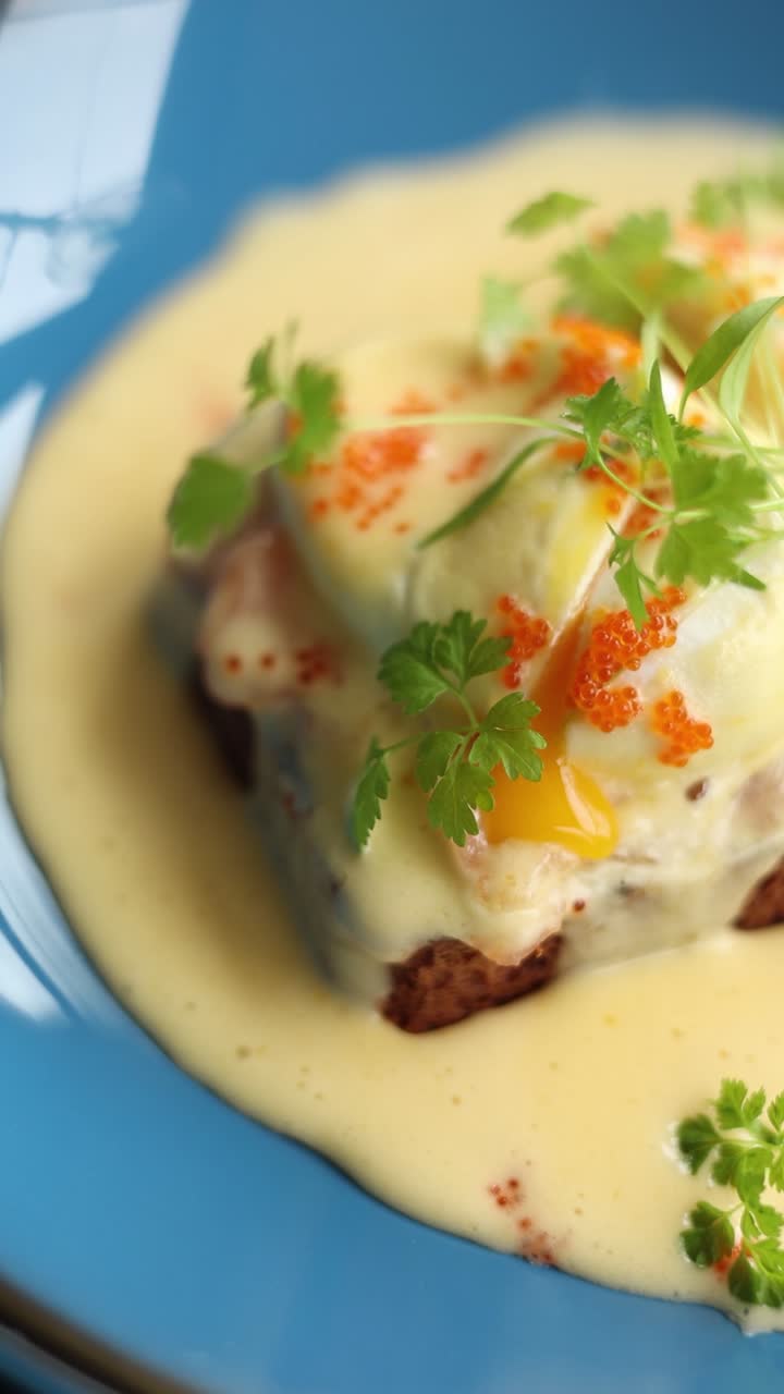 Яйца Бенедикт