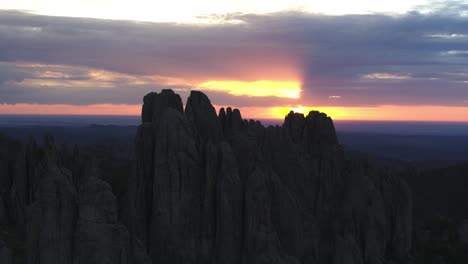 La-Puesta-De-Sol-Sobre-El-Parque-Estatal-De-Dakota-Del-Sur